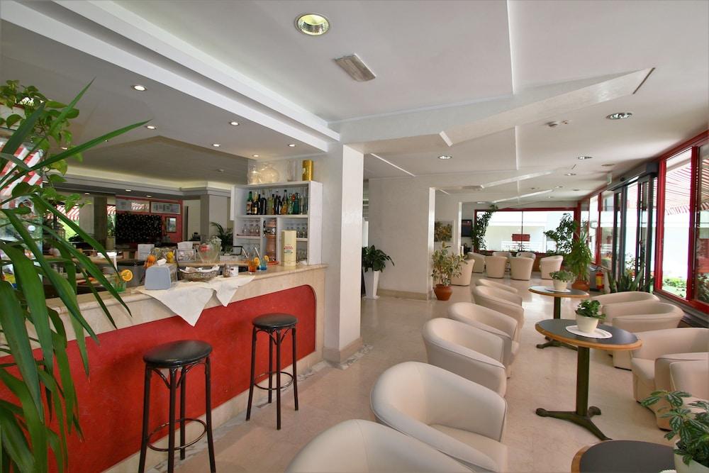 Hotel De Amicis Riccione Bagian luar foto