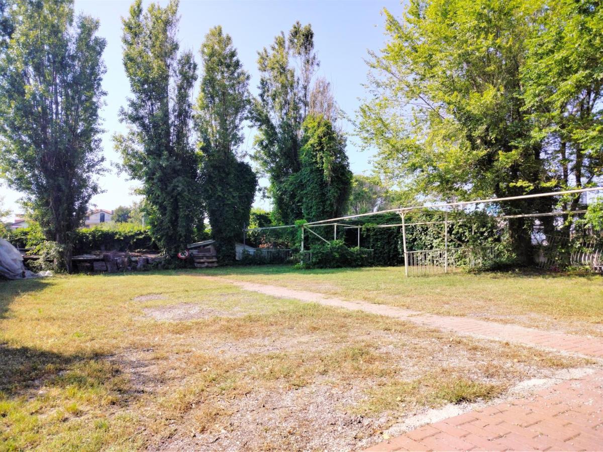Hotel De Amicis Riccione Bagian luar foto