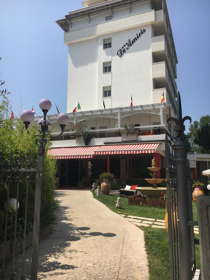 Hotel De Amicis Riccione Bagian luar foto