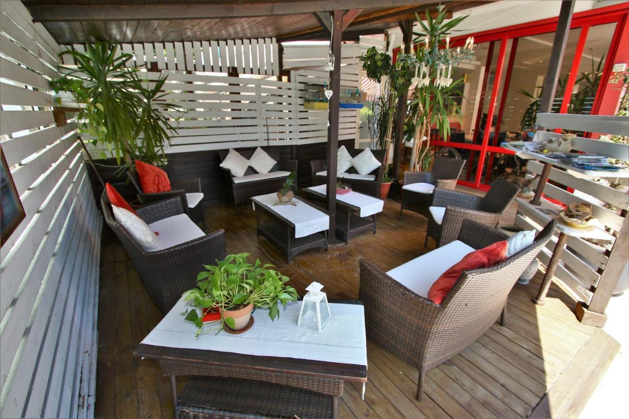 Hotel De Amicis Riccione Bagian luar foto
